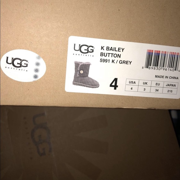 Ugg Bailey button size 4 - Picture 2 of 6